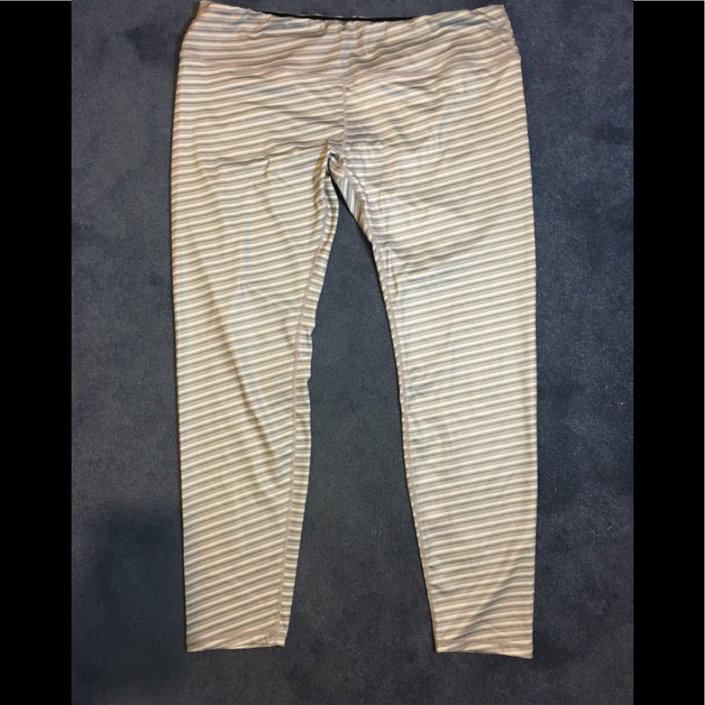 ODODOS Grey and White Striped Legging